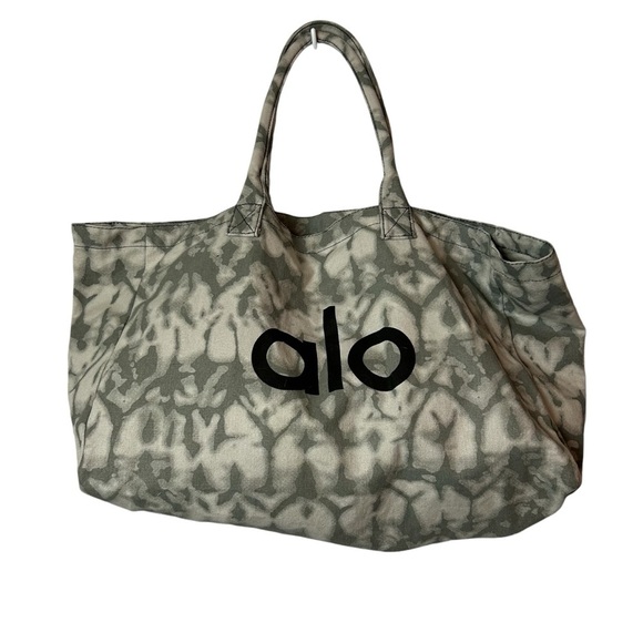 alo womens Iconic Shopper Tote Grey Tie dye oversized open front bag - Picture 5 of 7